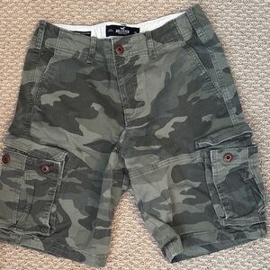 Hollister Men's Green Camo Cargo Shorts